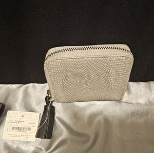 NWT Liz Claiborne Elegant Gray Textured Women's Zip-Close Wallet W/Black Tassel